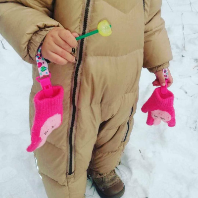 Варезинки. Держатель / резинки для перчаток и варежек, "Львята" (Коричневый)