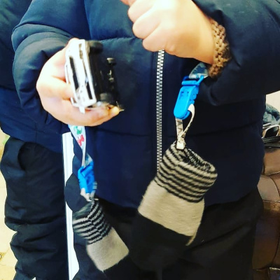 Варезинки. Держатель / резинки для перчаток и варежек, "Львята" (Коричневый)